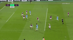 邮报：红军vs毕包前安菲尔德主看台发生误报，球迷被暂时疏散