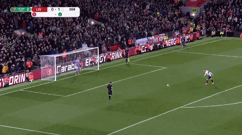 两人传接球，第三人要动 国际米兰这场比赛中有大量的“第三人动” 战术视角