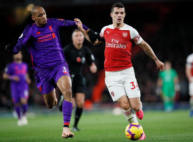 曼联主场4比1大胜狼队，B费梅开二度，姆贝莫、芒特破门，终结对手不胜纪录，升至第六。